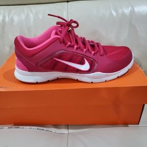 Women's Nike flex trainer shoes